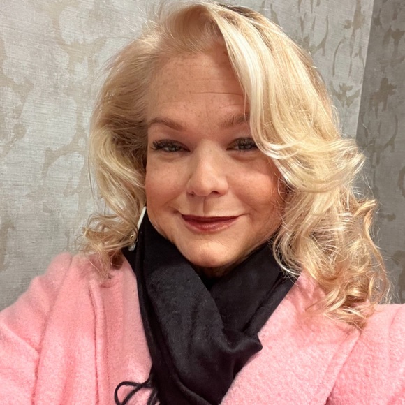 Meet your Posher, Catherine - Picture 3 of 3